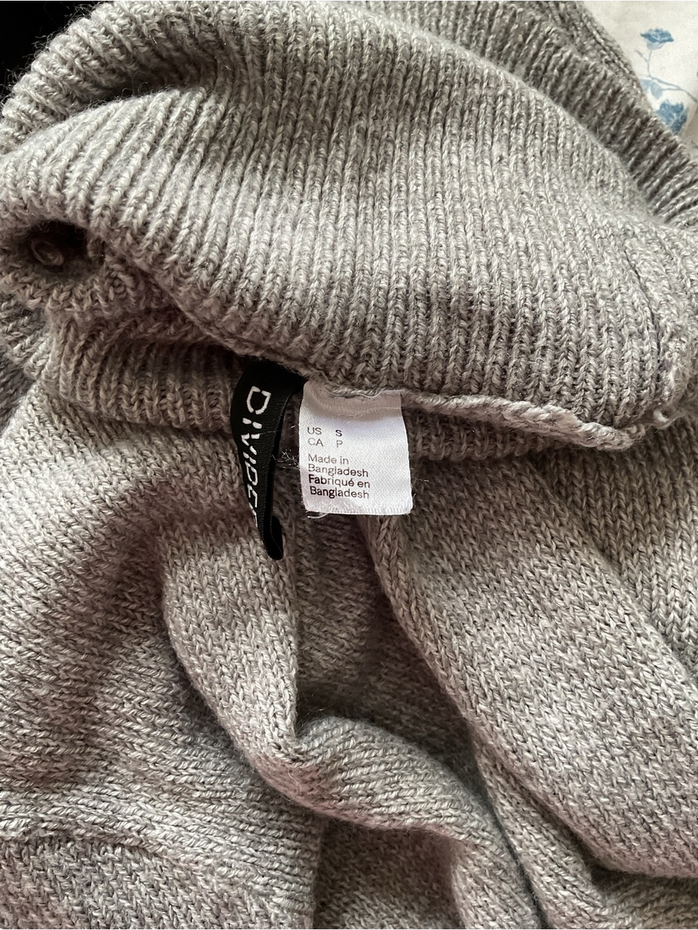 H&M Light Gray Cropped Turtleneck Sweater - Picture 3 of 3